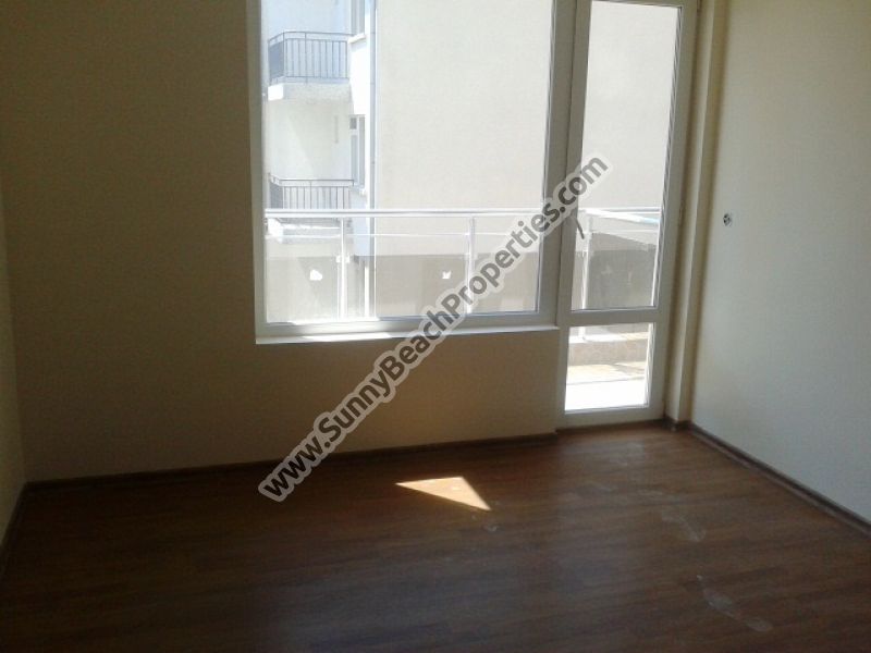 20000€! Cheap studio apartment for sale in residential building 400m. from the beach in Ravda